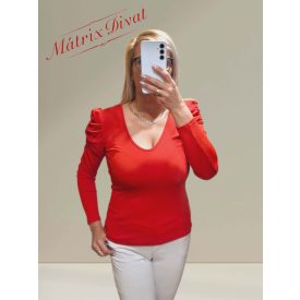 Piros színben, buggyos, húzott ujjú felső