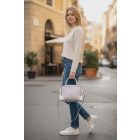 Fekete - fehér színű, mintás kézi - és válltáska