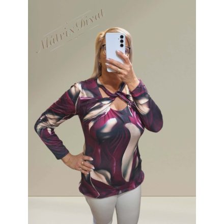 Nyakrészén keresztpántos, színes felső