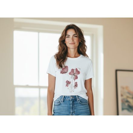 Fehér alapon, mályva színű, gyöngy díszes, virág mintás póló