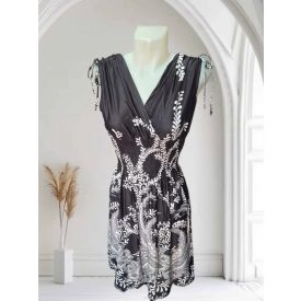 Fekete - fehér színű, gumis derekú ruha M/L