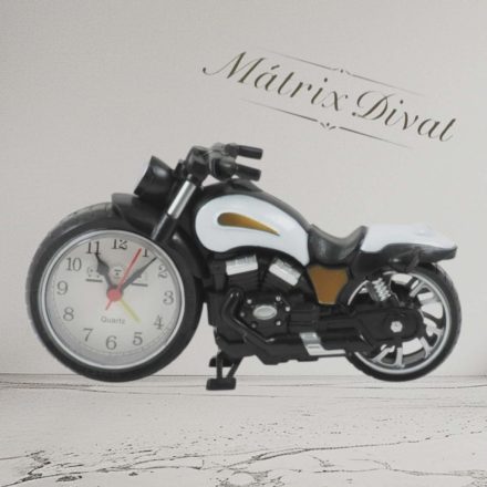 Motor alakú óra